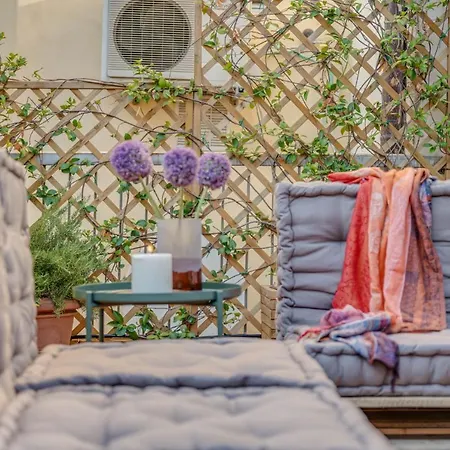 Borgo San Lorenzo Terrace Daire *